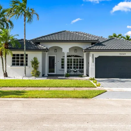 Deluxe Miami House W 5Br Mini Golf & Heated Pool L62 Villa